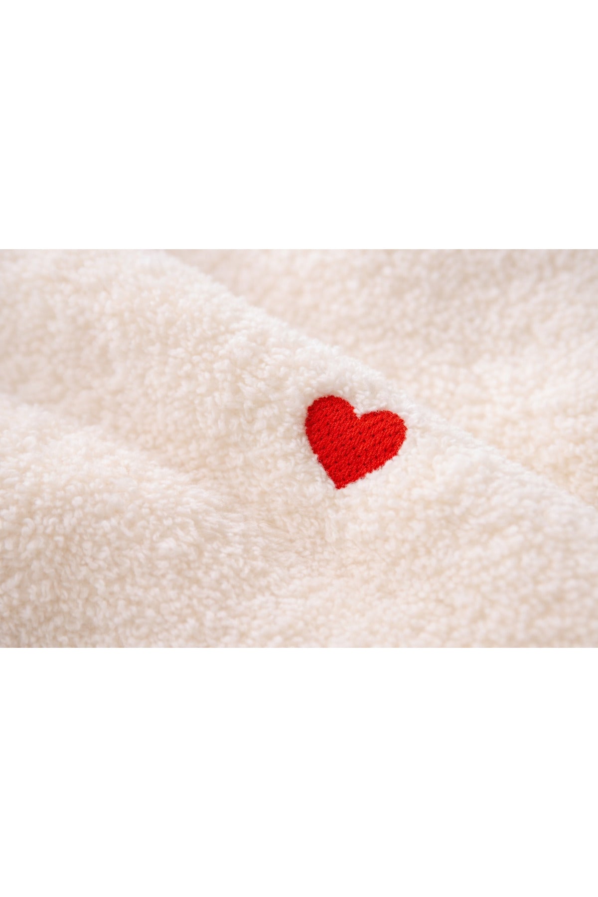 Kalp Nakışlı Peluş Bebek Battaniyesi 90×100 cm –  Yumuşak Doku