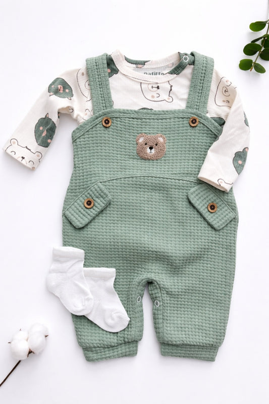 Erkek Bebek Salopet Takım 3’lü Set – Ayıcık Desenli Tulum, Uzun Kollu Body ve Çorap